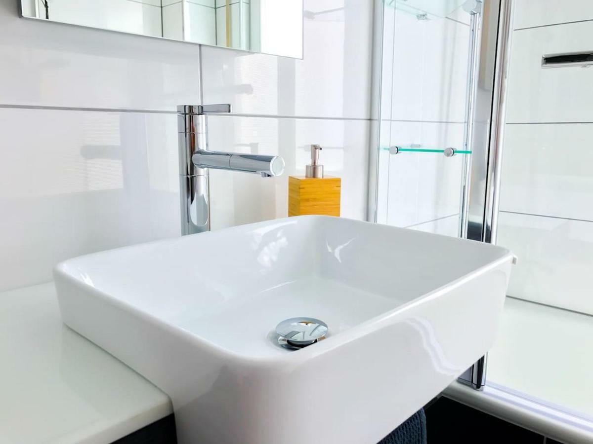 Apartment Schoene, Neue Am Rhein Und Mit Balkon *