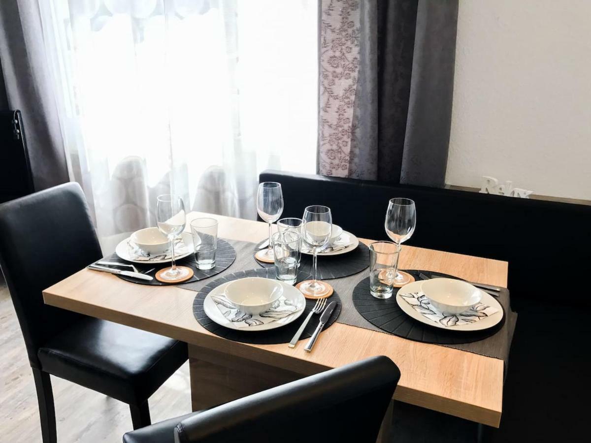 Schoene, Neue Am Rhein Und Mit Balkon Appartement